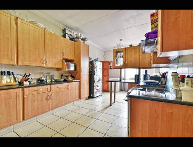 4 BEDROOM HOUSE FOR SALE IN SYDENHAM